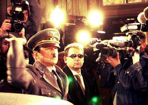 denkstation 33:: ADOLF HITLER AM OPERNBALL 2000 ::22.02.00